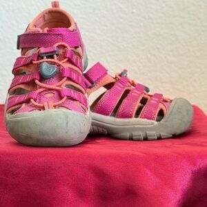 Keen Newport H2 Kids Hiking Rugged Pink Closed Toe Washable  Sandals Toddler 11